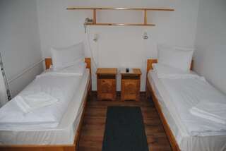 Хостелы Hostel Teleki Совата Двухместный номер с 2 отдельными кроватями-2
